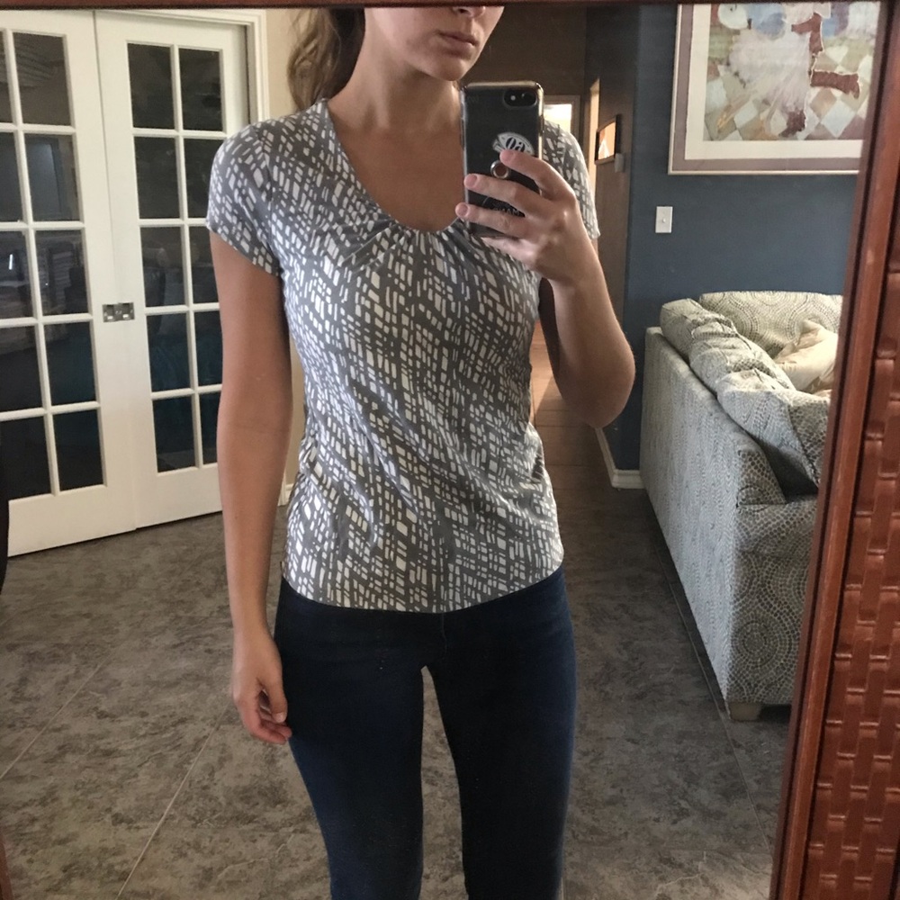 Metro a Gray/Silver Pattern Top